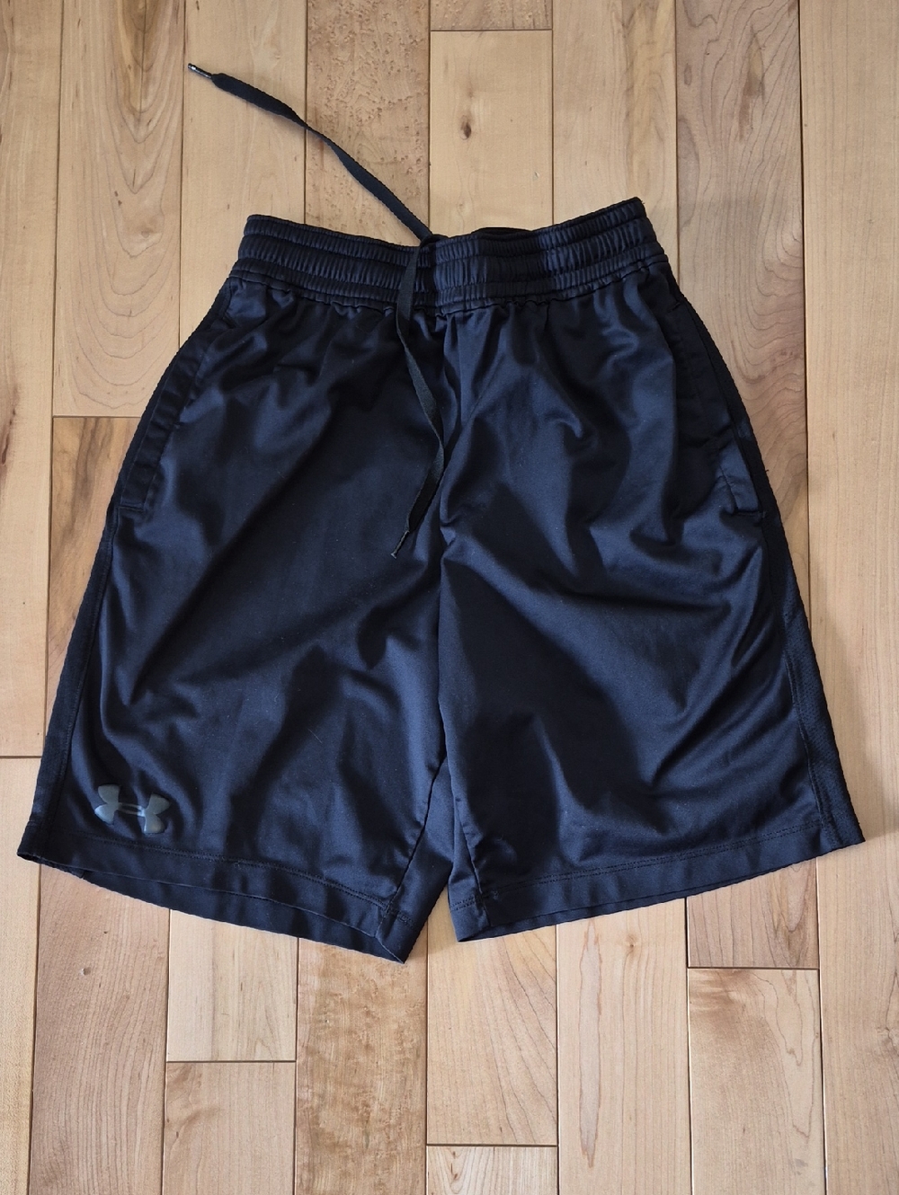 Under Armour Men’s Size Small Black Shorts